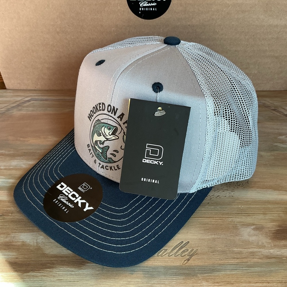 Trucker Hat - Fishing hat “Hooked On A Feelin’” Bait & Tackle - Decky 6031 - Picture 3 of 5